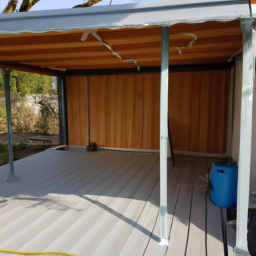 Créer une atmosphère méditerranéenne avec une pergola en fer forgé Koungou